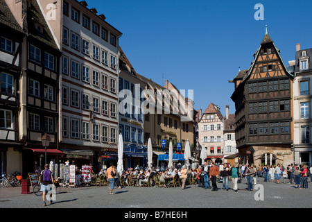 Place De La Cathedrale mit der Maison Kammerzell auf der rechten Seite Stockfoto