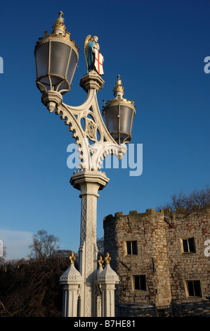 Laternenpfahl auf der Lendal-Brücke über den Fluss Ouse, York, UK Stockfoto