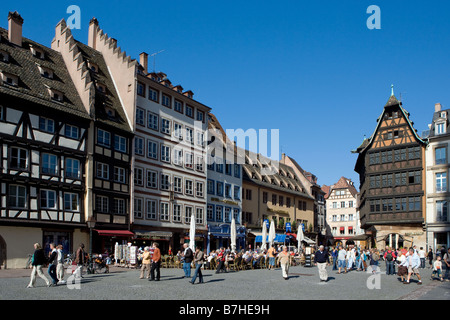 Place De La Cathedrale mit der Maison Kammerzell auf der rechten Seite Stockfoto