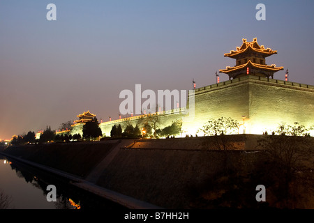 Verzierten Türmchen an einer Ecke der Stadtmauer, die Xian in China umkreist. Stockfoto