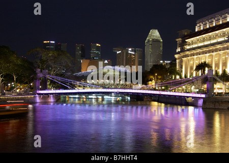 Das Bankenviertel in Singapur in der Nacht Stockfoto