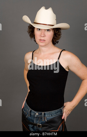 Junge Frau mit Hut Stockfoto