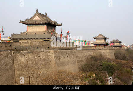 Türme Gestüt die Bastionen der Verteidigungsmauer, die Xian in China umkreist. Stockfoto