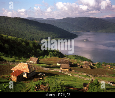 RO - CARPATHIA: See Bicaz in den Karpaten Stockfoto