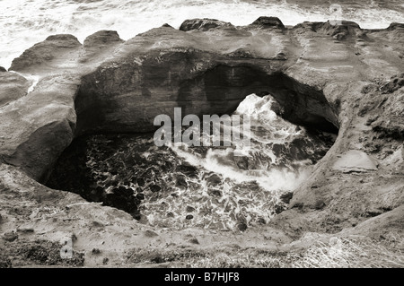 Des Teufels Punchbowl in der Nähe von Newport Oregon Oregon Küste entlang Highway 101 USA Stockfoto