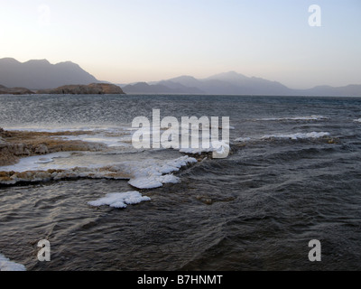 Mit Blick auf Lake Assal, tiefsten Punkt in Afrika und Saltiest Ort auf der Erde anzeigen. Dschibuti. Stockfoto