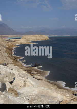 Mit Blick auf Lake Assal, tiefsten Punkt in Afrika und Saltiest Ort auf der Erde anzeigen. Dschibuti. Stockfoto