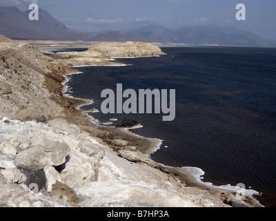 Mit Blick auf Lake Assal, tiefsten Punkt in Afrika und Saltiest Ort auf der Erde anzeigen. Dschibuti. Stockfoto