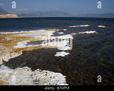 Mit Blick auf Lake Assal, tiefsten Punkt in Afrika und Saltiest Ort auf der Erde anzeigen. Dschibuti. Stockfoto