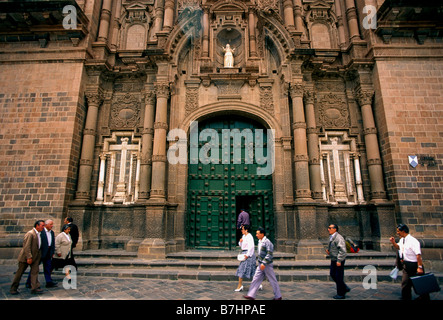 Peruaner, La Compania de Jesus Kirche, römisch-katholische Kirche, römisch-katholische Kirche, Plaza de Armas, Cuzco, Provinz von Cuzco, Peru, Südamerika Stockfoto