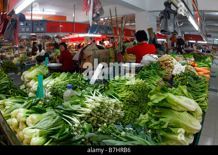 Chinesische Greens auf Verkauf im lokalen Markt Stockfoto