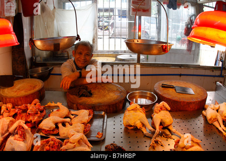 Geflügel-Metzger in lokalen chinesischen Markt Durring Vogelgrippe-Ausbruch Stockfoto