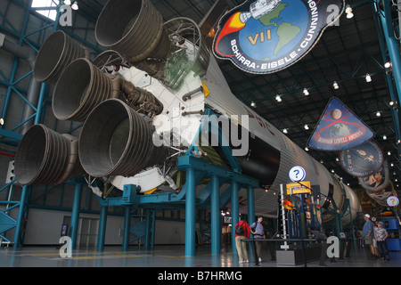 NASA Raketen Saturn 5 Motor Besucherzentrum Kennedy Space Center Cape Canaveral Tour Tourist Museumsausstellung Stockfoto