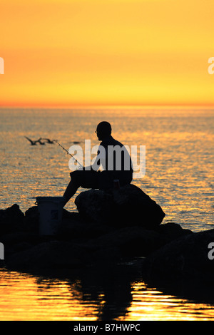 Fischer Crystal River Florida Angeln Fischen farbenfrohen Sonnenuntergang Golf von Mexiko Stockfoto