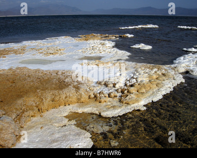 Mit Blick auf Lake Assal, tiefsten Punkt in Afrika und Saltiest Ort auf der Erde anzeigen. Dschibuti. Stockfoto