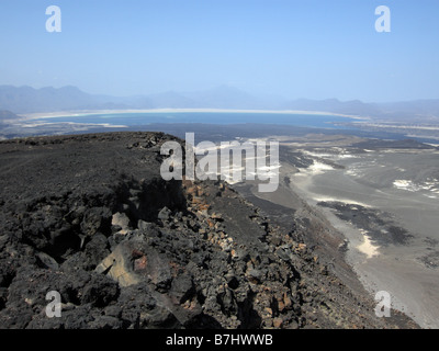 Mit Blick auf Lake Assal, tiefsten Punkt in Afrika und Saltiest Ort auf der Erde anzeigen. Dschibuti. Stockfoto