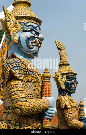 Thotkhirithon riesige Dämonen bewachen einen Ausgang - Wat Phra Kaew und dem Grand Palace in Bangkok Zentralthailand Stockfoto