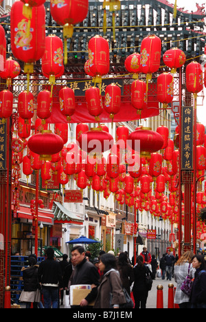 Chinesische rote Laternen in der Gerrard Street London Stockfoto