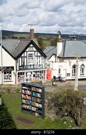 Dh das Heu, das auf Wye buchen Stadt POWYS WALES Bücherregal außerhalb shopfront Buchhändler Viktorianischen bookshop Straße Bücher Verkauf Stockfoto