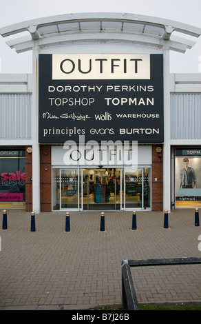 Outfit, aus der Stadt shopping Outlet, Preston, Lancashire, UK Stockfoto