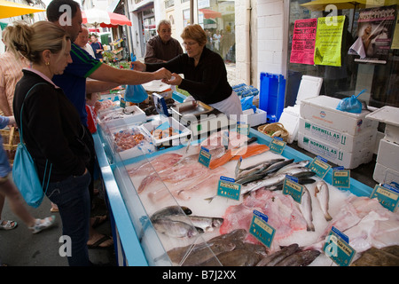 Ein Stall voll Fische, Eymet, Frankreich. Stockfoto