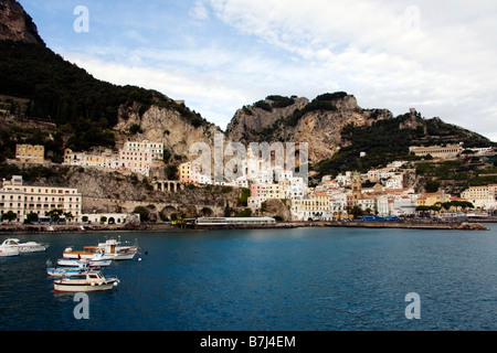 Marina vom Leuchtturm Amalfi Costiera Amalfitana Amalfi Küste UNESCO World Heritage Site Kampanien Italien Europa Stockfoto