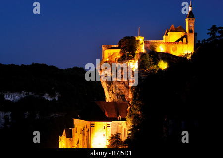 Nacht-Beleuchtung des berühmten Pilger Schicksals Rocamadour in Südfrankreich Stockfoto