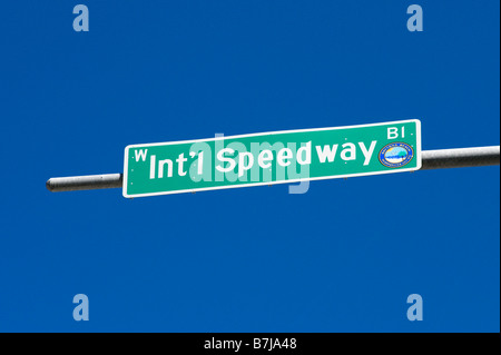 Straßenschild außerhalb Daytona International Speedway, Daytona Beach, Volusia County, Florida, USA Stockfoto