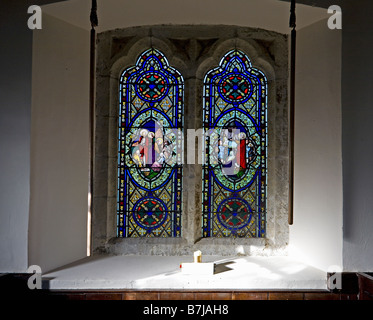 Glasfenster in der Wiggonholt Parish Church, Sussex UK Stockfoto