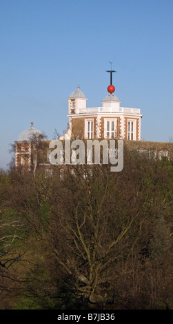 Flamsteed House und die Greenwich-Zeit-Kugel oberhalb der Octagon Zimmer Royal Observatory Greenwich London England UK Stockfoto