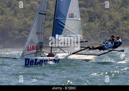 18 ft-Skiff-Rennen in Sydney Hafen Australien Boot Delongi Stockfoto