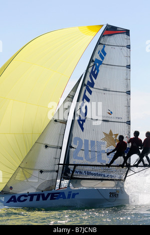 18 ft-Skiff-Rennen in Sydney Hafen Australien Boot activeair Stockfoto