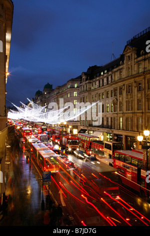 Weihnachtsbeleuchtung auf Regent Street, London Stockfoto