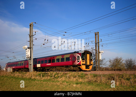 East Midlands Züge 158774 High-Speed Diesel Zug East Coast Main Line Railway Peterborough Cambridgeshire England UK Stockfoto