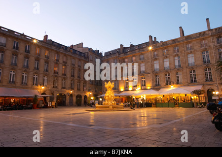 Place du Parlement Restaurant Terrasse Bordeaux Frankreich Stockfoto