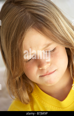 Porträt von Mädchen auf der Suche unglücklich Stockfoto