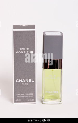 Eine Flasche von Chanel Pour Monsieur Eau de Toilette Herren Aftershave Parfüm für Männer erschossen wurden, auf einem weißen Hintergrund Stockfoto