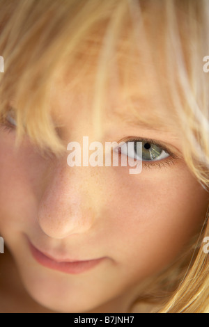 Porträt von schüchternes Mädchen Stockfoto