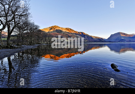 Evening light on the fells at Buttermere in the English Lake District Stockfoto