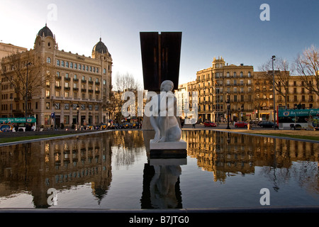 Am frühen Morgen an der Placa de Catalunya in Barcelona Spanien Stockfoto