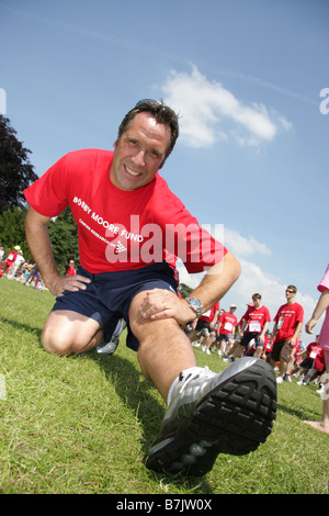 Ex-England Torhüter wärmt David Seaman auf der Flucht für Moore-Charity-Event in Oxford 2008 Stockfoto