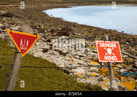 Warnzeichen für eine Minefied in Falkland-Inseln. Stockfoto