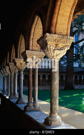 Der romanische Kreuzgang in der Abtei von St-Pierre Moissac Tarn et Garonne Frankreich ist ein UNESCO-Welterbe Stockfoto