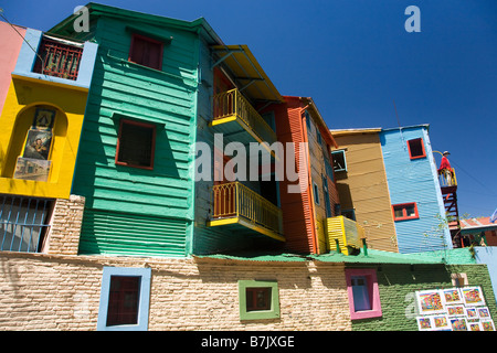 Bunt bunt gestrichenen Häuser aus Holz und Wellblech in La Boca Buenos Aires Argentinien Südamerika Stockfoto