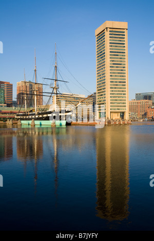 Inner Harbor umfasst USS Constellation und Baltimore World Trade Center Baltimore Maryland Stockfoto