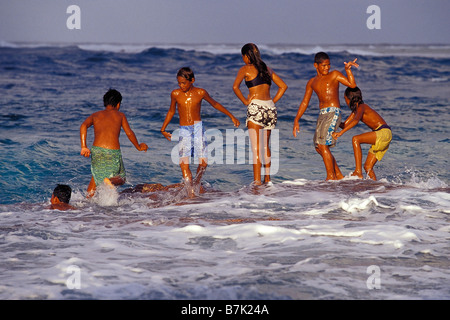 Polynesische Kinder Rangiroa Französisch-Polynesien Pazifischer Ozean Stockfoto