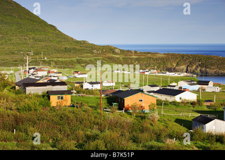 Blick auf Dorf und St.-Lorenz-Golf, Forellenfluss, Neufundland, Kanada Stockfoto