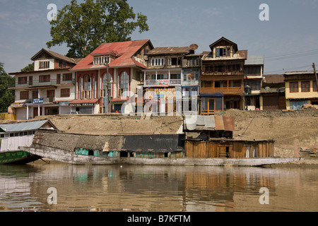 Hausboote auf Jhellum Fluss, Altstadt in Scrinagar, Kaschmir Stockfoto