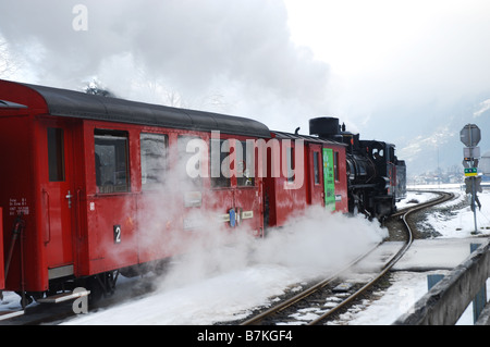 Zillertalbahn antiken Dampfeisenbahn mit Lok Motor in Mayrhofen Zillertal Tirol Österreich Stockfoto