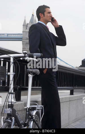 Business-Mann mit dem Handy telefonieren Stockfoto